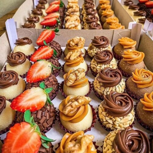 Aprenda a fazer deliciosos brigadeiros gourmet e tenha uma renda extra