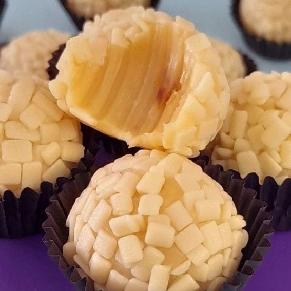 Aprenda a fazer uma deliciosa receita de brigadeiro gourmet de limão siciliano para vender
