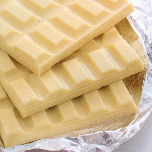 Chocolate branco e suas aplicações para confeitaria.
