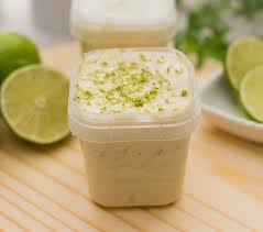 Receita de bolo no pote de limão com cobertura de mousse de limão