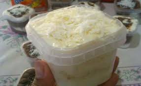 Receita de bolo de pote de coco com cobertura de leite condensado