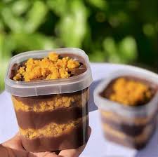 Receita de bolo de pote de cenoura com cobertura e recheio de chocolate