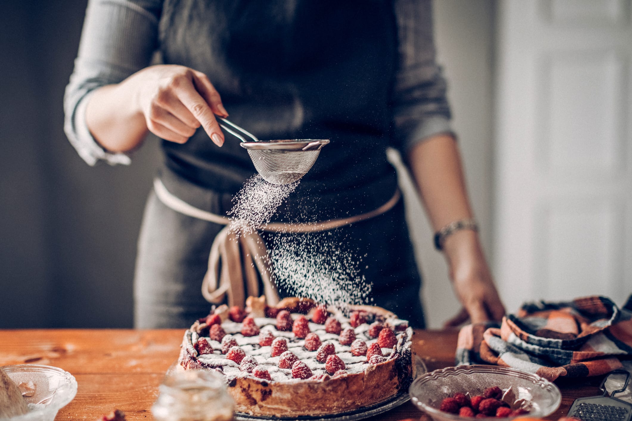 Descubra como escolher um curso online para dar início ao seu próprio negócio de confeitaria.