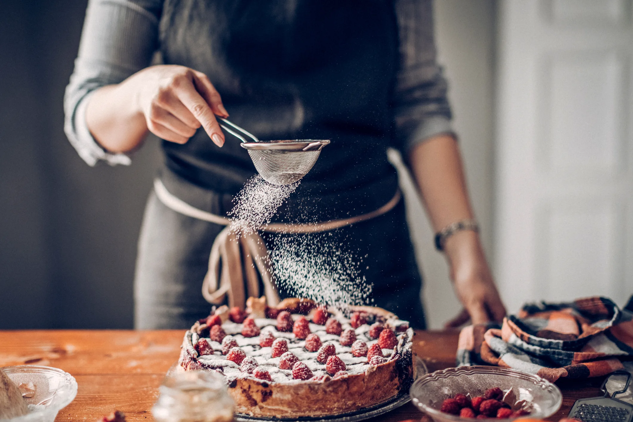 Descubra como escolher um curso online para dar início ao seu próprio negócio de confeitaria.