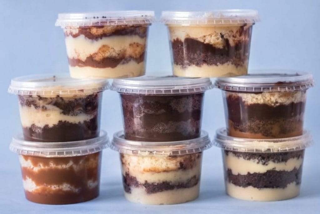 Receitas de bolo de pote que mais saem: chocolate, cenoura, morango.