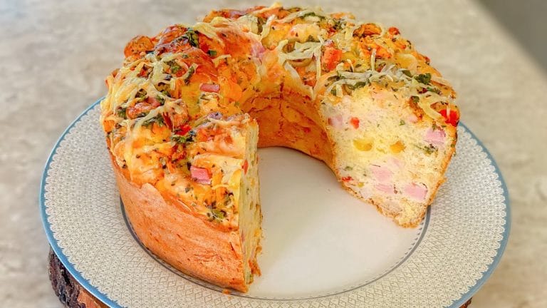 As 20 melhores receitas de bolo salgado você aprende neste artigo.