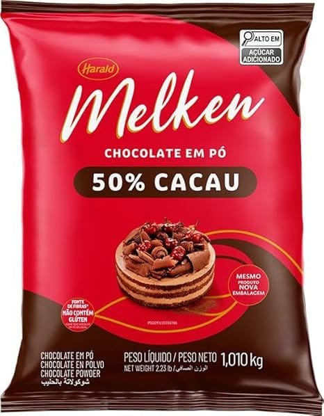 Imagem da embalagem do Chocolate Em Pó Melken Harald 50% Cacau, com peso líquido de 1,01kg. A embalagem vermelha e marrom destaca o logo Melken, a informação "CHOCOLATE EM PÓ 50% CACAU", e uma ilustração de um bolo de chocolate com frutas. Menciona "Fonte de fibras", "Não contém glúten" e "Mesmo produto, nova embalagem".