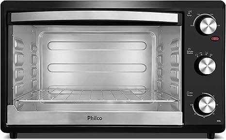 Visão frontal detalhada do forno elétrico Philco PFE44P 44L, cor preta, com interior vazio e grelha. Destaque para os botões de controle de temperatura, função e timer.