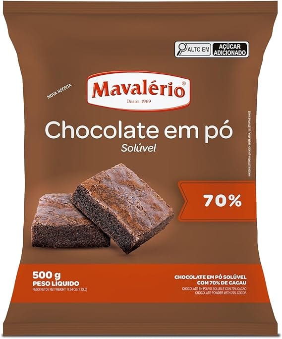 Imagem da embalagem do Mavalério Chocolate em Pó Solúvel 70% Cacau, com peso líquido de 500g. A embalagem marrom destaca o logo Mavalério, a inscrição "Chocolate em pó Solúvel", e um brownie de chocolate em camadas com a porcentagem "70% CACAO" em destaque. Menciona "NOVA RECEITA", "ALTO EM AÇÚCAR ADICIONADO" e informações nutricionais.