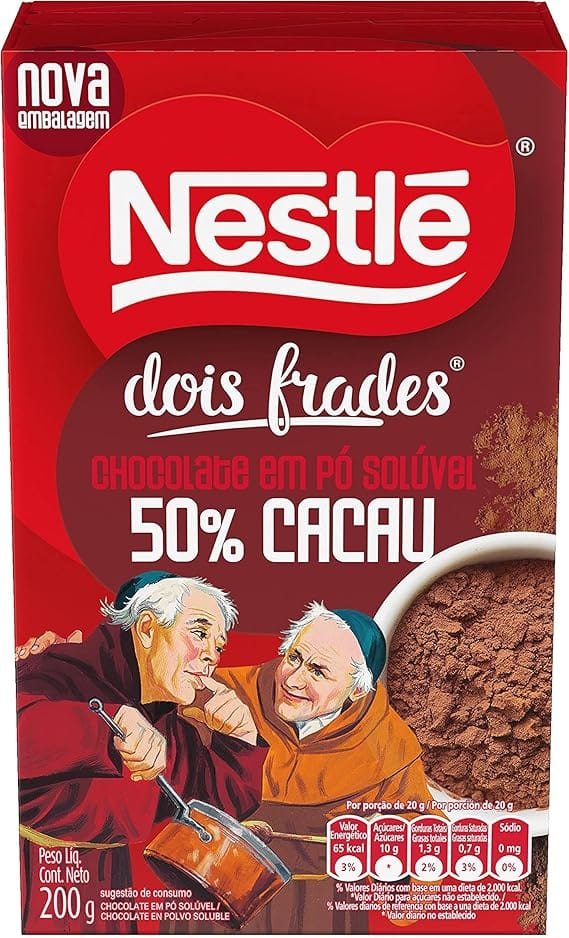 Imagem da embalagem do Nestlé Chocolate em Pó Dois Frades 50% Cacau, 200g. A embalagem vermelha destaca o logo da Nestlé, a marca "dois frades", a informação "Chocolate em Pó Solúvel 50% Cacau" e ilustrações de monges. Inclui informações nutricionais e sugestão de consumo.