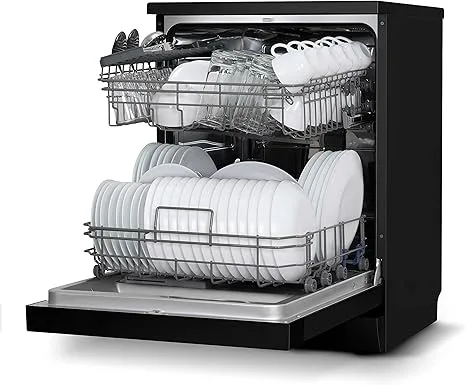 Interior da Lava Louças Midea 14 Serviços Preta aberta, mostrando a organização e capacidade para pratos, copos e xícaras.