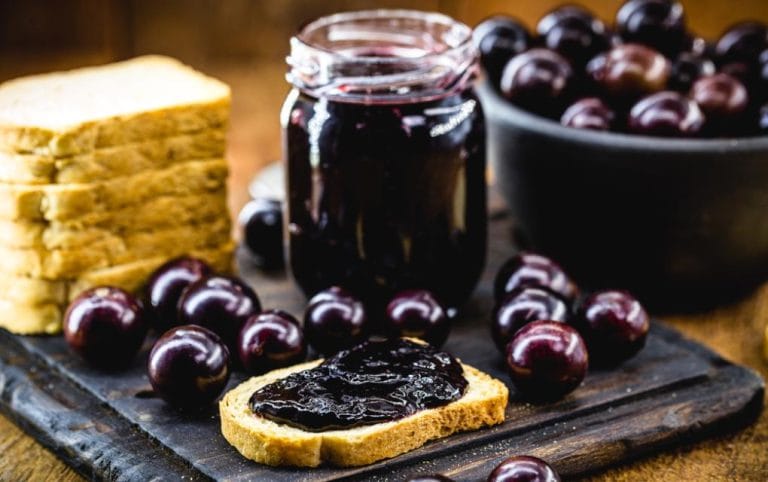 O sabor autêntico da uva em sua forma mais pura: aprenda a fazer uma geleia caseira irresistível e descubra seus segredos.