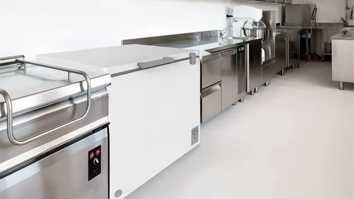 Qual a Litragem Ideal do Freezer Horizontal para a Sua Confeitaria? Guia de Tamanho por Volume de Produção