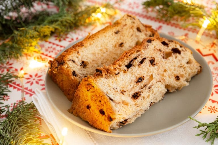 O segredo da massa perfeita de panetone está na técnica! Aprenda o Guia Completo para atingir o ponto de véu ideal, garantindo uma maciez e um sabor irresistíveis para o seu chocotone caseiro.