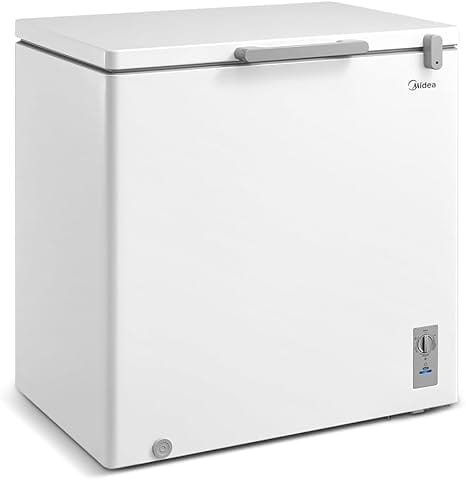 Freezer Horizontal Midea de 200 litros na cor branca, apresentando design compacto, painel de controle externo e puxador ergonômico com chave de segurança.
