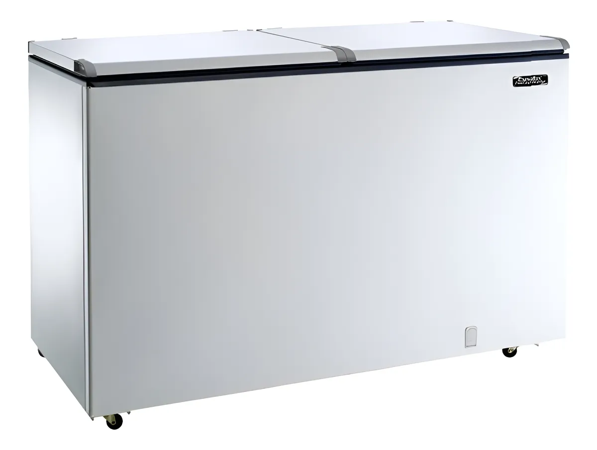 Freezer horizontal Esmaltec ECH500 de 468 litros com duas portas, acabamento branco e design robusto para alta demanda comercial.