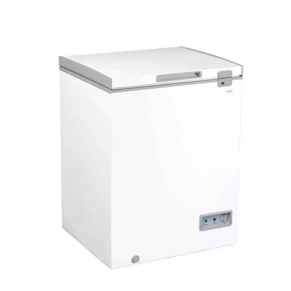 Freezer horizontal HQ 150 litros na cor branca, modelo HQ-150CFX, com painel de controle frontal, puxador embutido e trava de segurança na tampa.